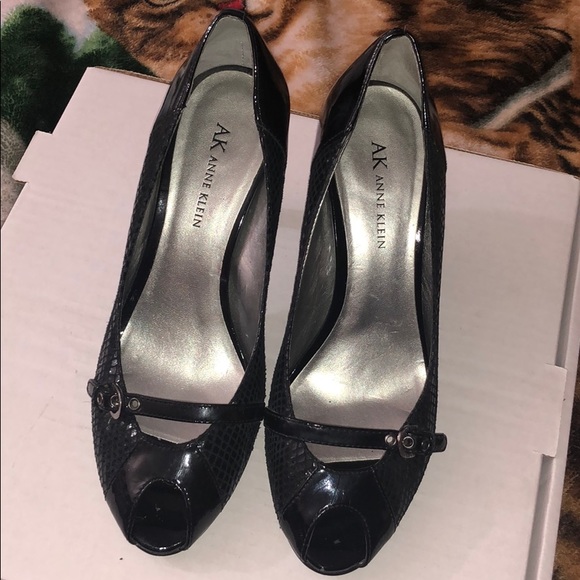 Anne Klein shoes. Heels - Picture 2 of 9